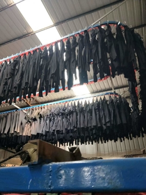 Corrente de rolos de transmissão transportadora suspensa para fábrica de roupas jeans para lavanderia